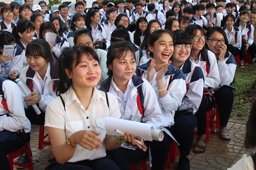 Chọn du lịch hay ngân hàng?