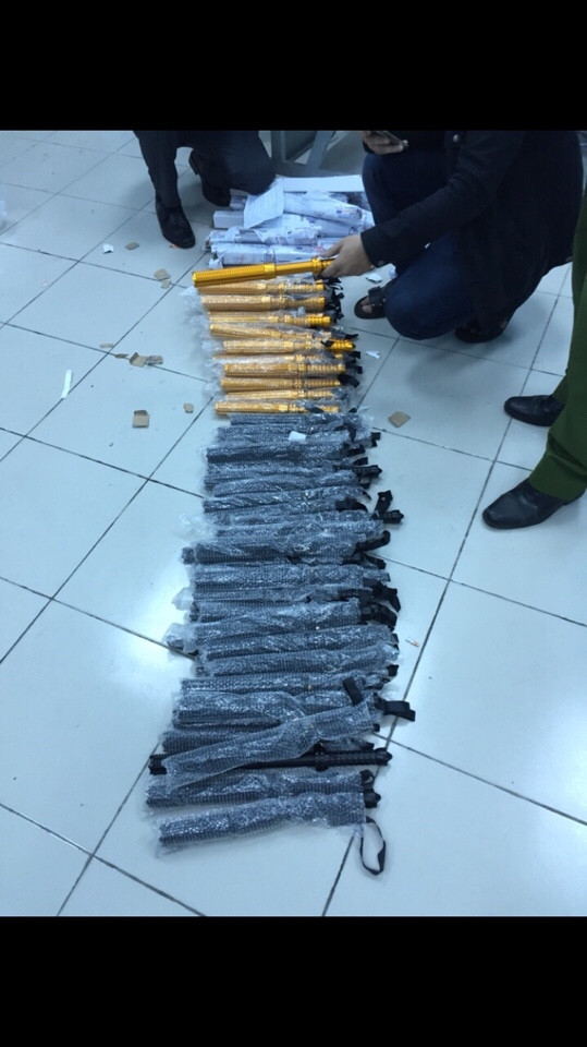 Du khách Thổ Nhĩ Kỳ mang roi điện đi máy bay ở Đà Nẵng