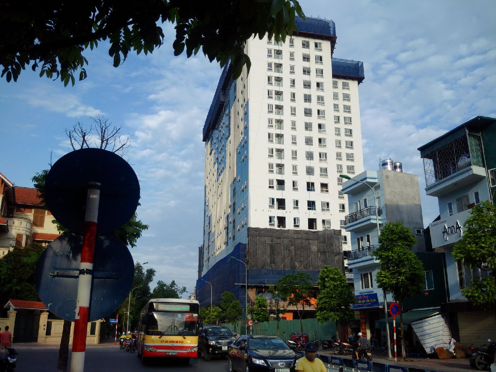 "Chốt" 45 ngày phá dỡ 1 tầng sai phạm của nhà 8B Lê Trực