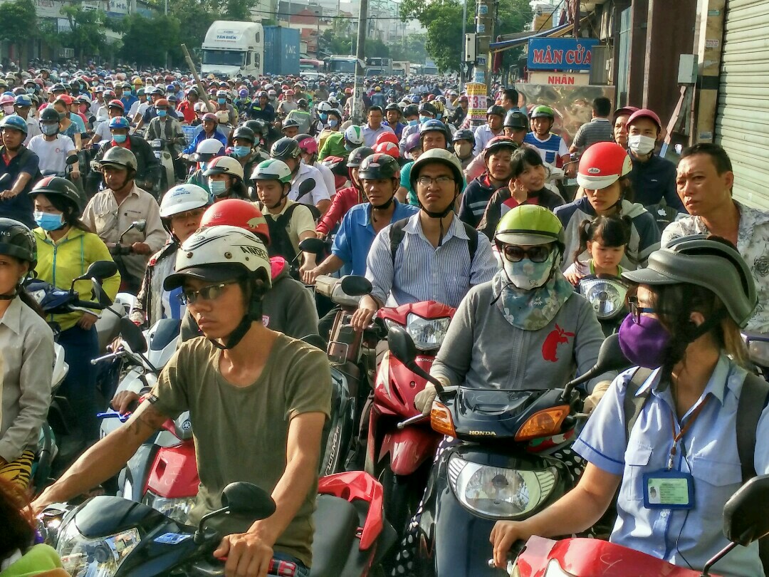 Chôn chân, dầm nước trên đường Huỳnh Tấn Phát
