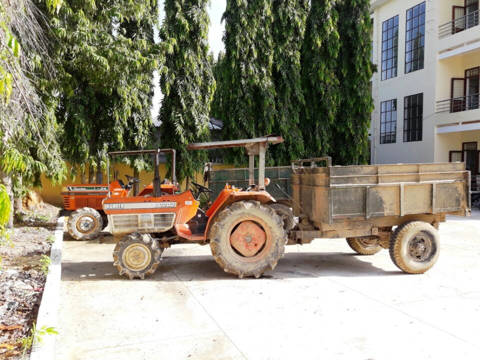 2 chiếc m&aacute;y c&agrave;y cũng được huy động khai th&aacute;c c&aacute;t tr&aacute;i ph&eacute;p