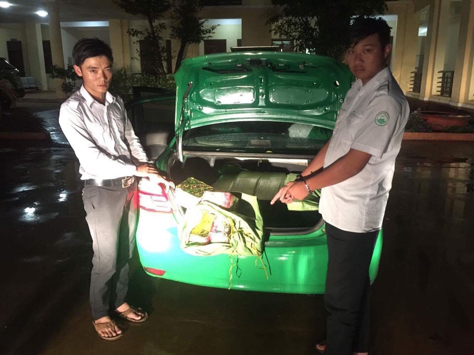 Bắt xe taxi Mai Linh vận chuyển gần 1 tạ pháo nổ