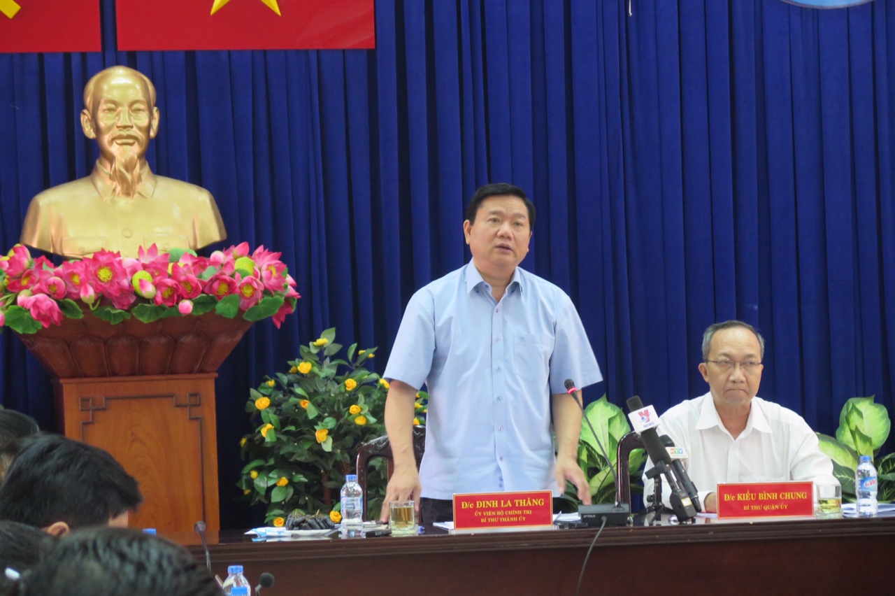 Bí thư Thành ủy TP HCM Đinh La Thăng tại buổi làm việc với Quận ủy, UBND quận Tân Bình về nội dung liên quan đến vấn đề ngập nước