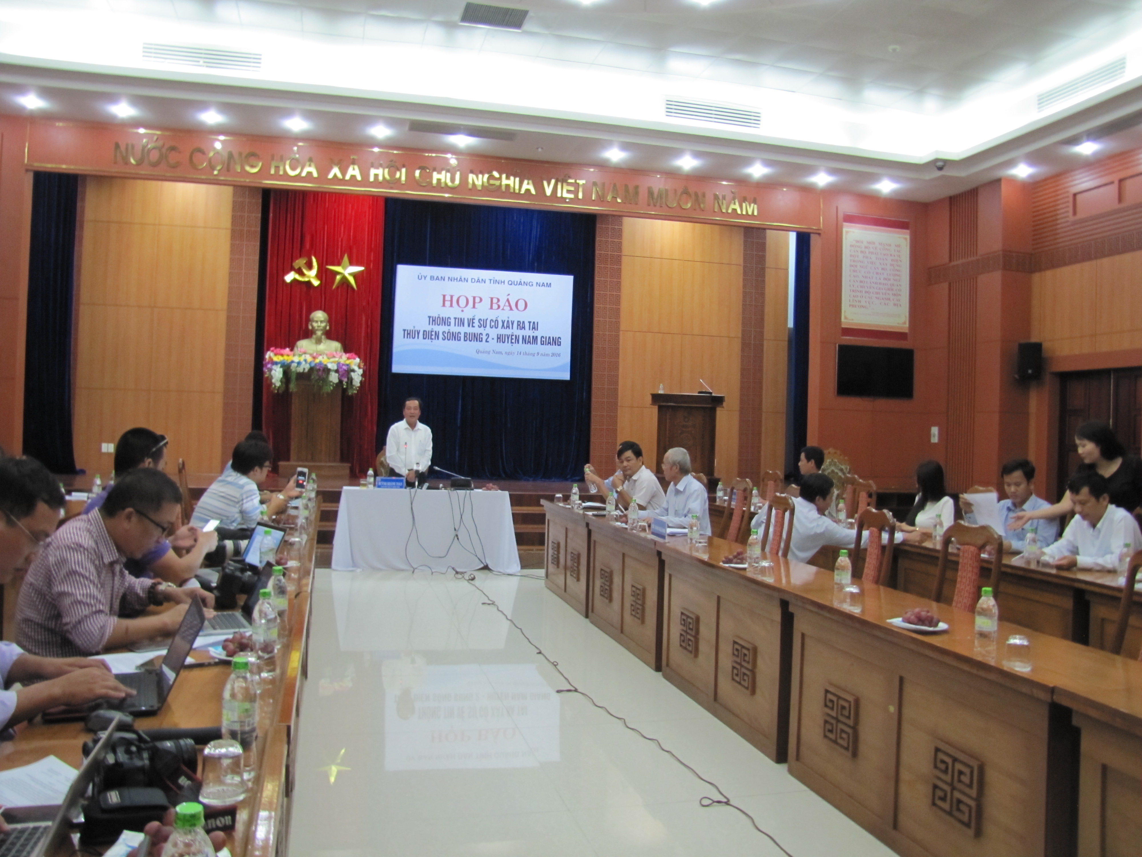 Quang cảnh họp b&aacute;o