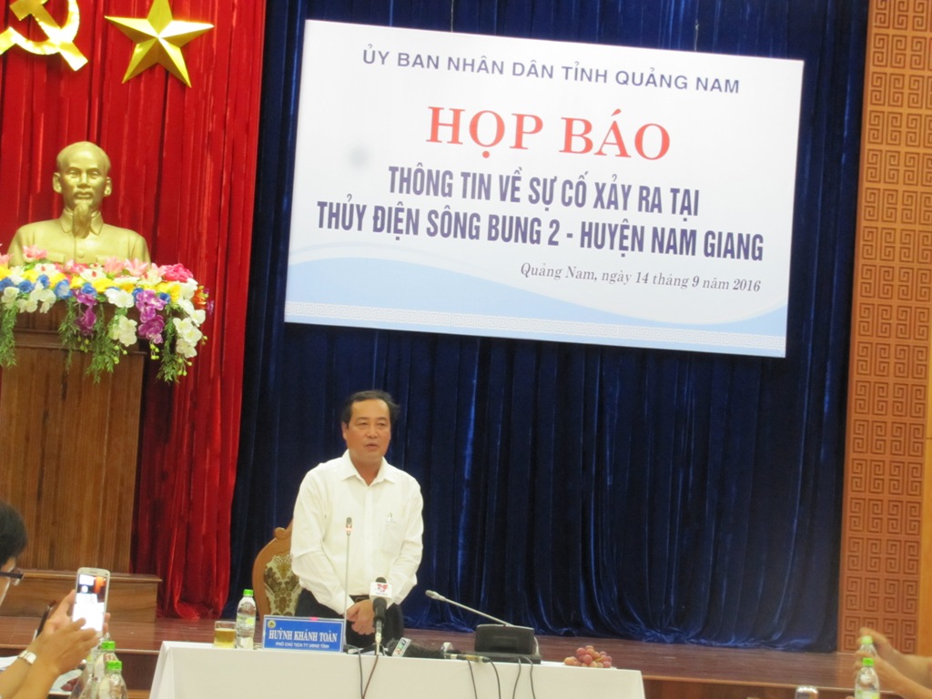 
&Ocirc;ng Huỳnh Kh&aacute;nh To&agrave;n, PCT thường trực UBND Quảng Nam, ph&aacute;t biểu họp b&aacute;o
