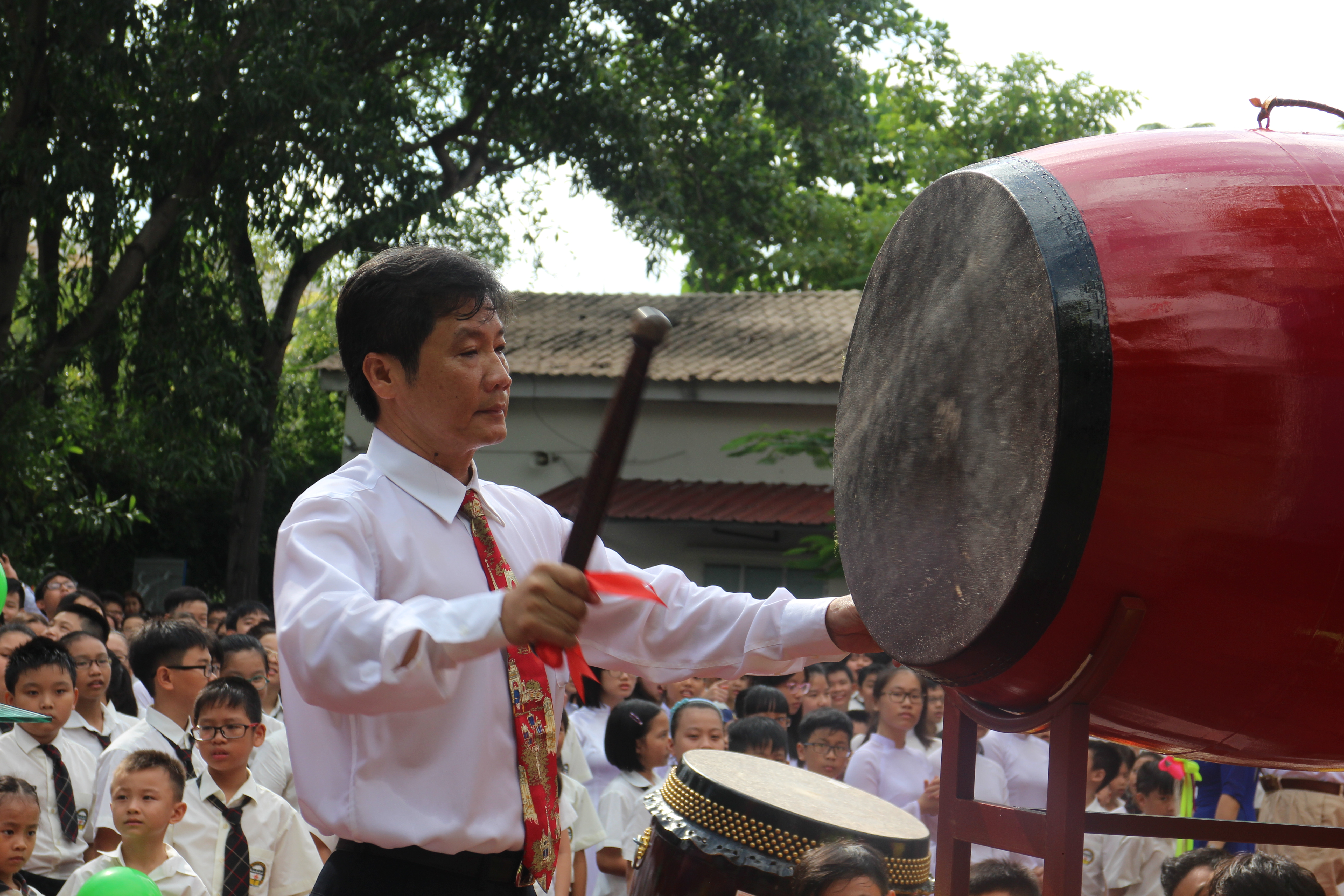 Năm học mới chính thức bắt đầu với tiếng trống trường rộn rã