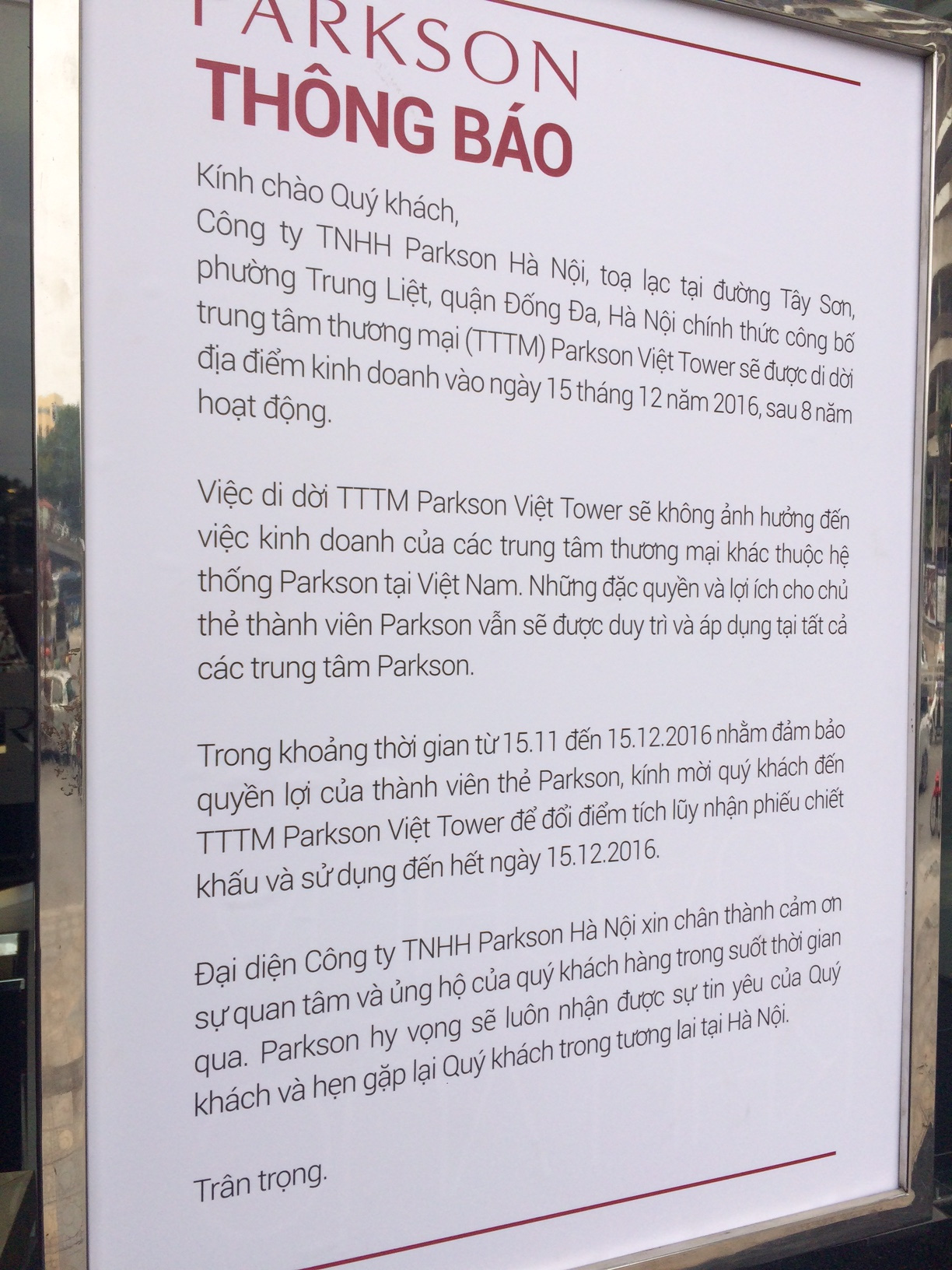 
Th&ocirc;ng b&aacute;o của Parkson Việt Nam trước trung t&acirc;m thương mại Parkson Viet Tower
