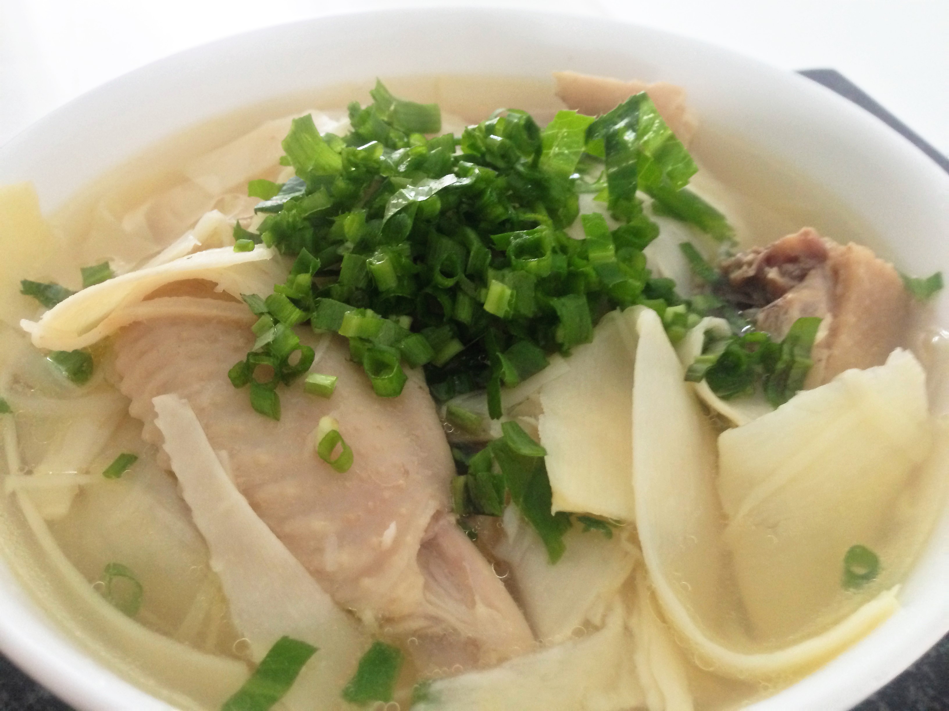 Ngon như canh gà nấu măng của má