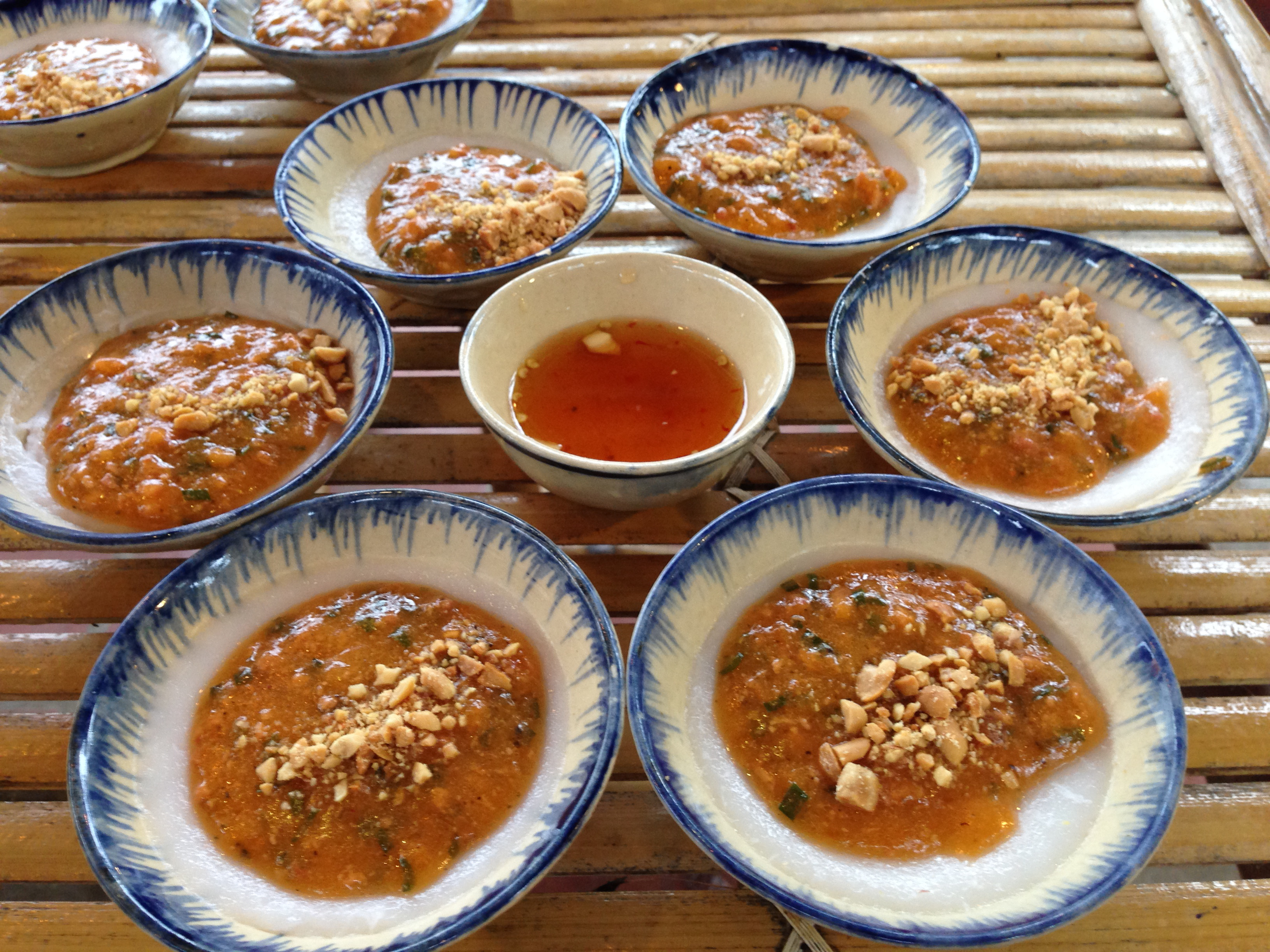 Những chén bánh bèo nóng hổi thơm ngon