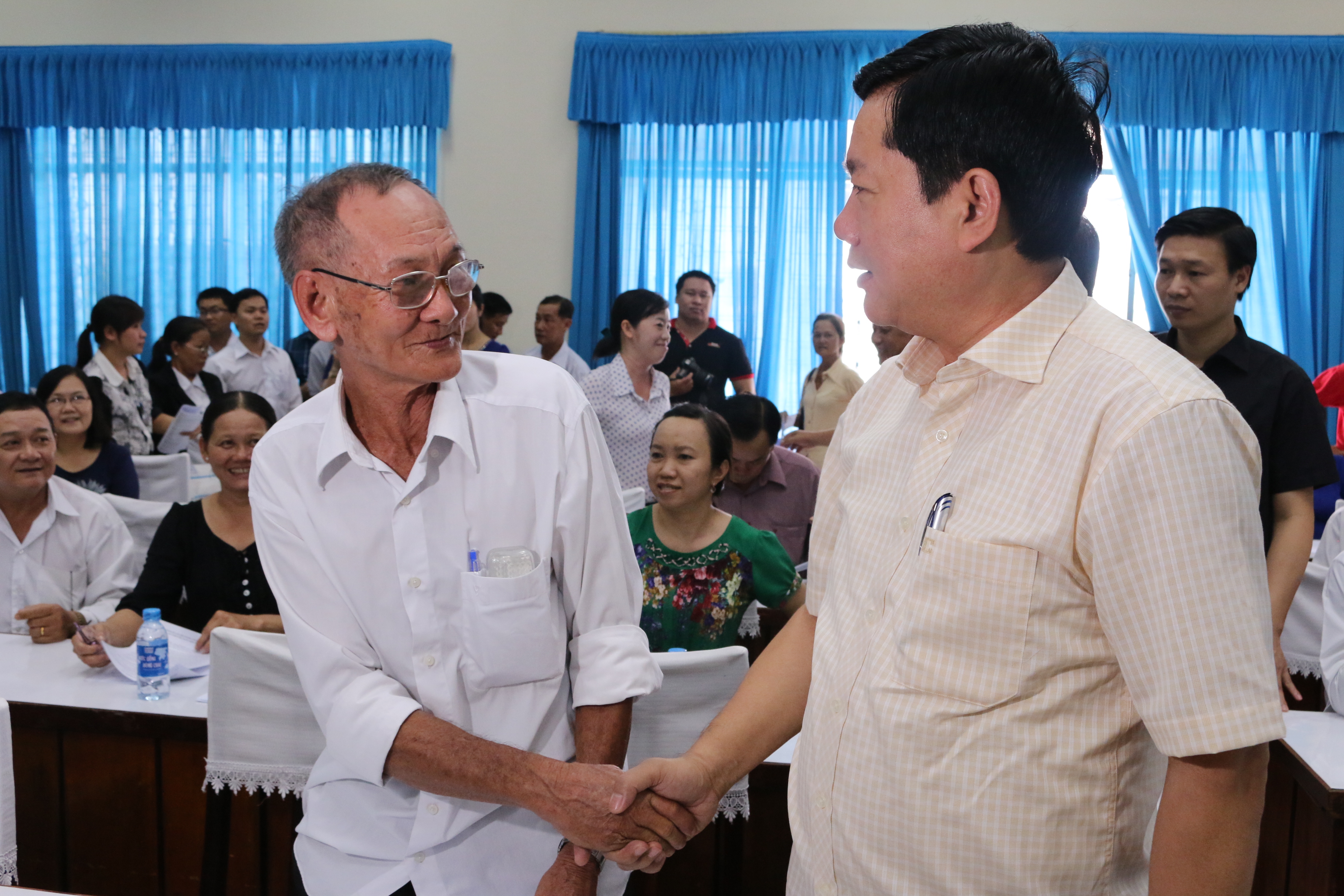 Bí thư Đinh La Thăng: Vừa phát triển kinh tế, vừa xây dựng quân đội hiện đại