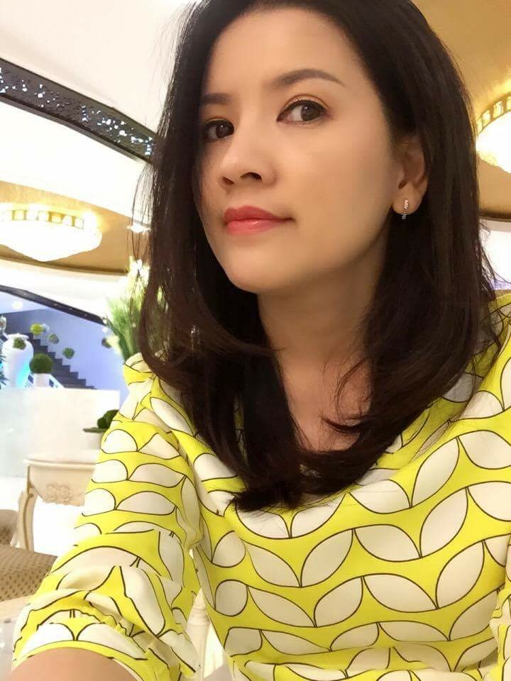 Tạm rời sàn diễn, Ngọc Trinh sang Hàn Quốc du học