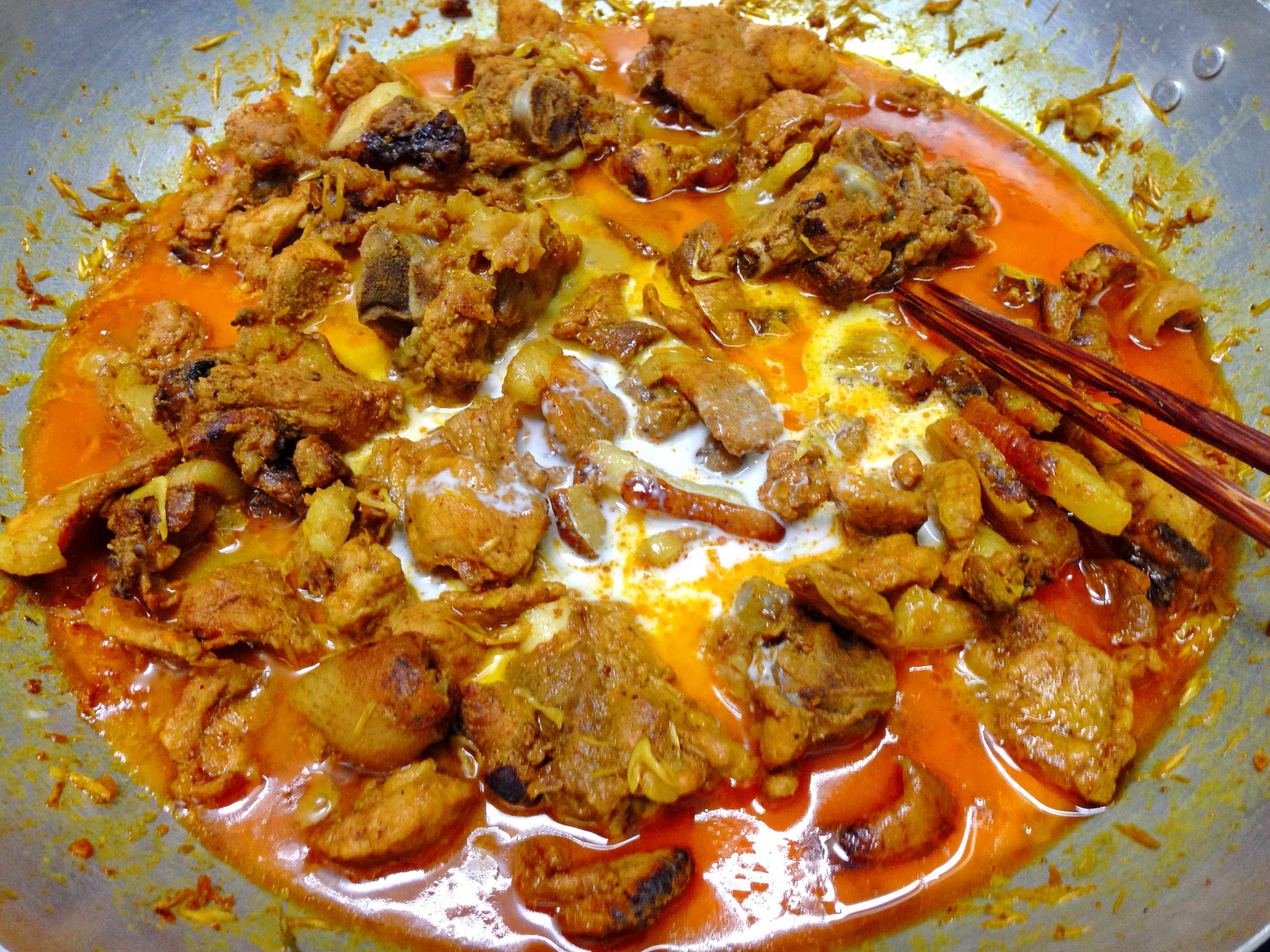 Cho nước cốt dừa vào