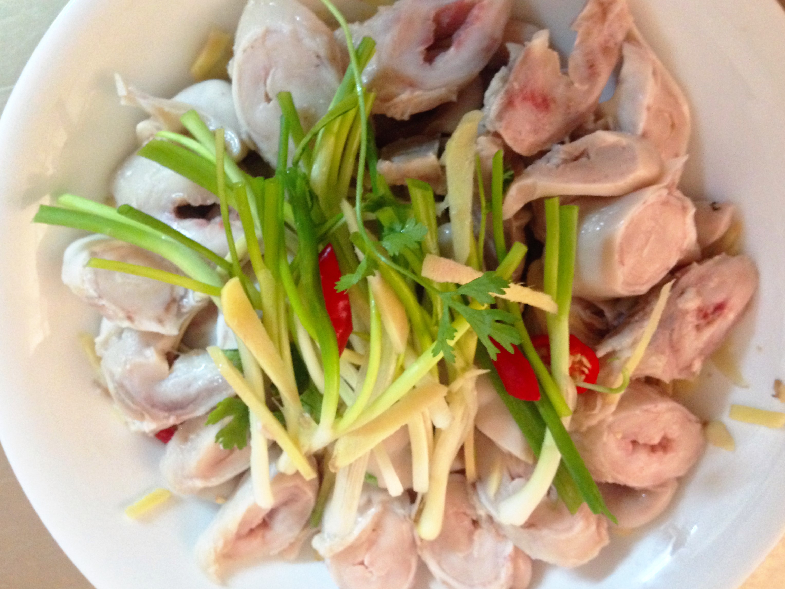 
Dồi trường hấp h&agrave;nh gừng chấm k&egrave;m với mắm t&ocirc;m
