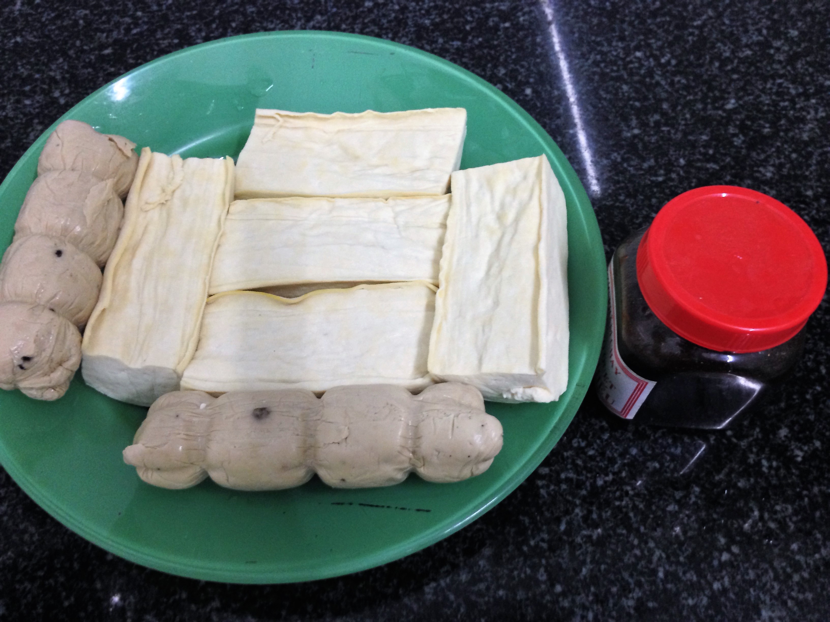 
Nguy&ecirc;n liệu cho m&oacute;n đậu hũ kho tương
