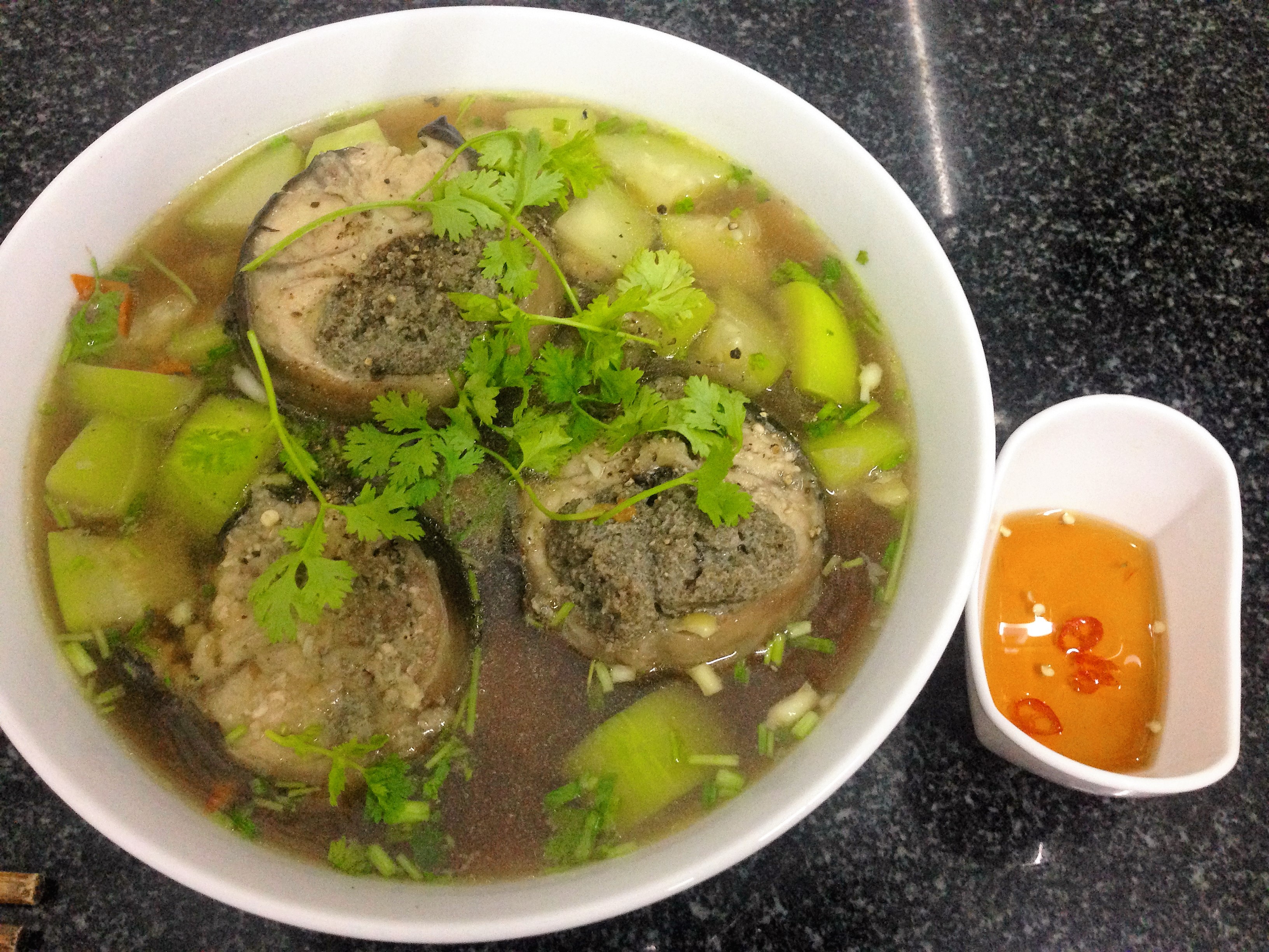 
Ngoại lu&ocirc;n d&agrave;nh cho t&ocirc;i kh&uacute;c giữa của c&aacute;, nơi c&oacute; cặp trứng to

