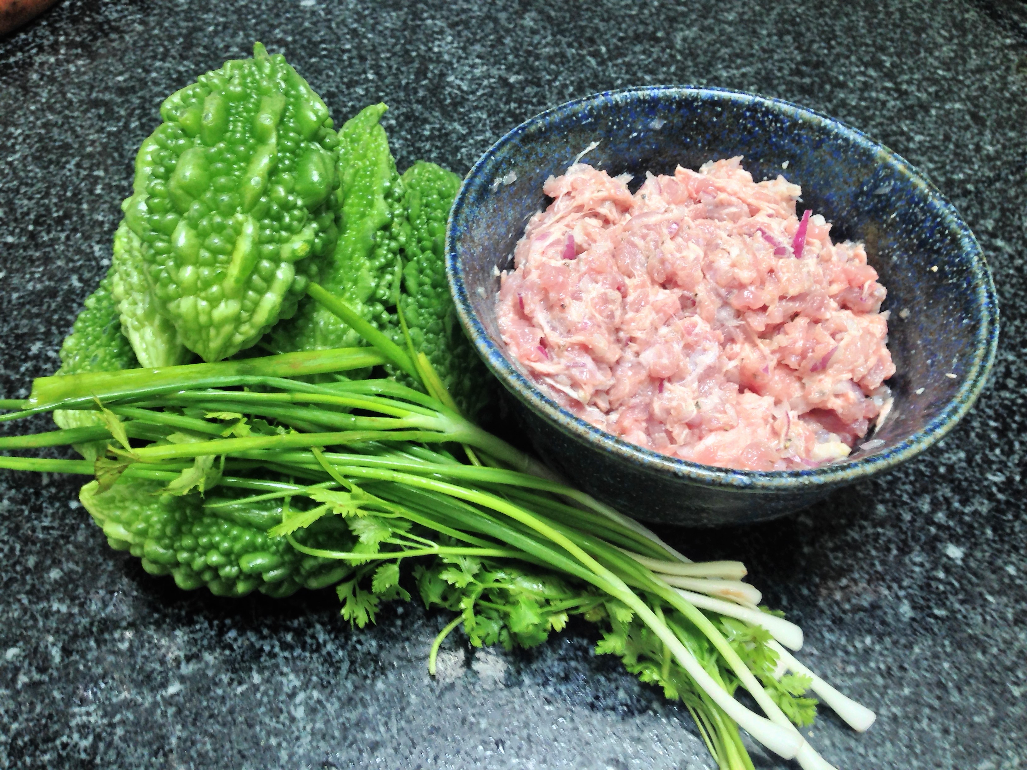 
Nguy&ecirc;n liệu cho m&oacute;n khổ qua nhồi thịt
