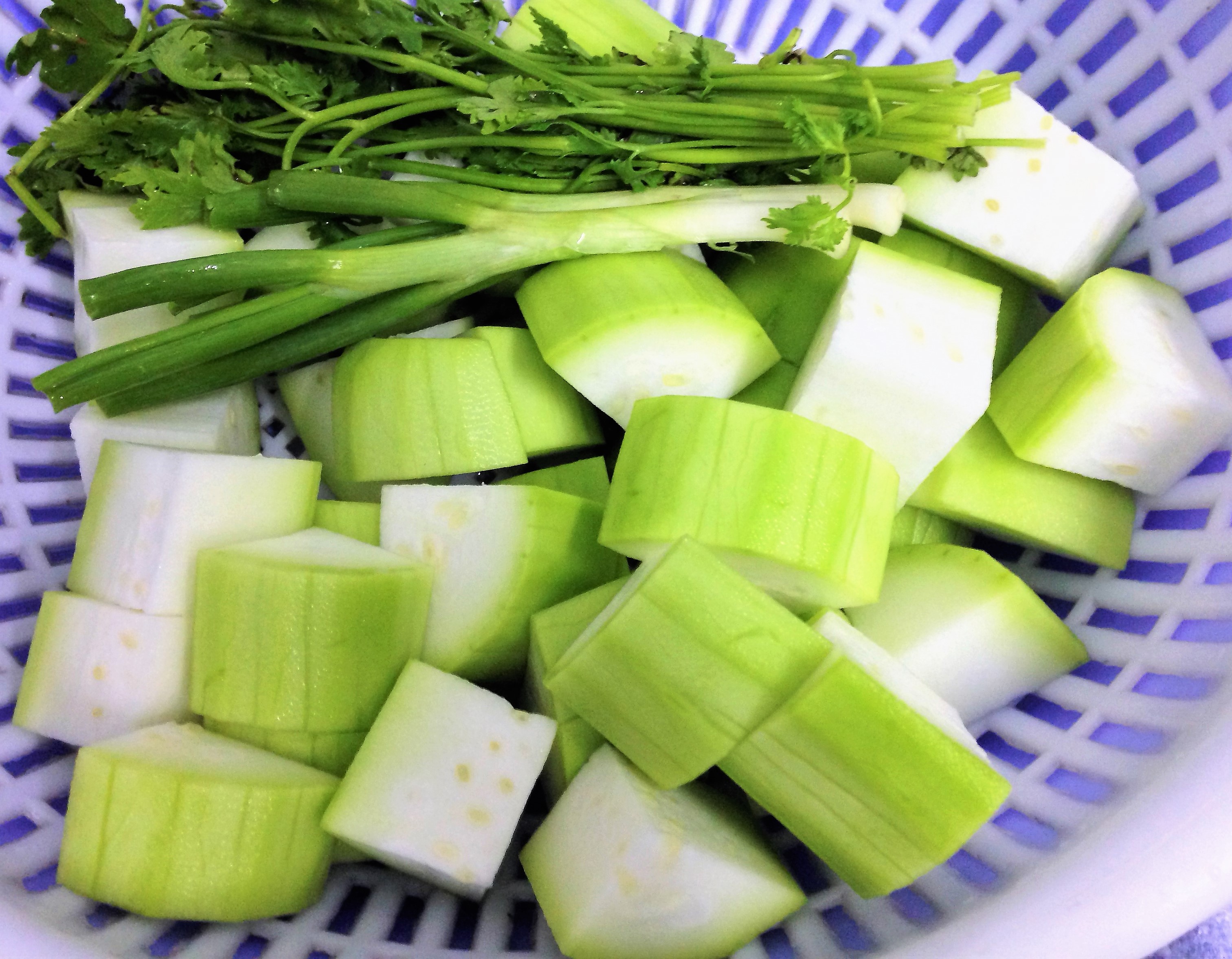 
Bầu xắt miếng vừa ăn
