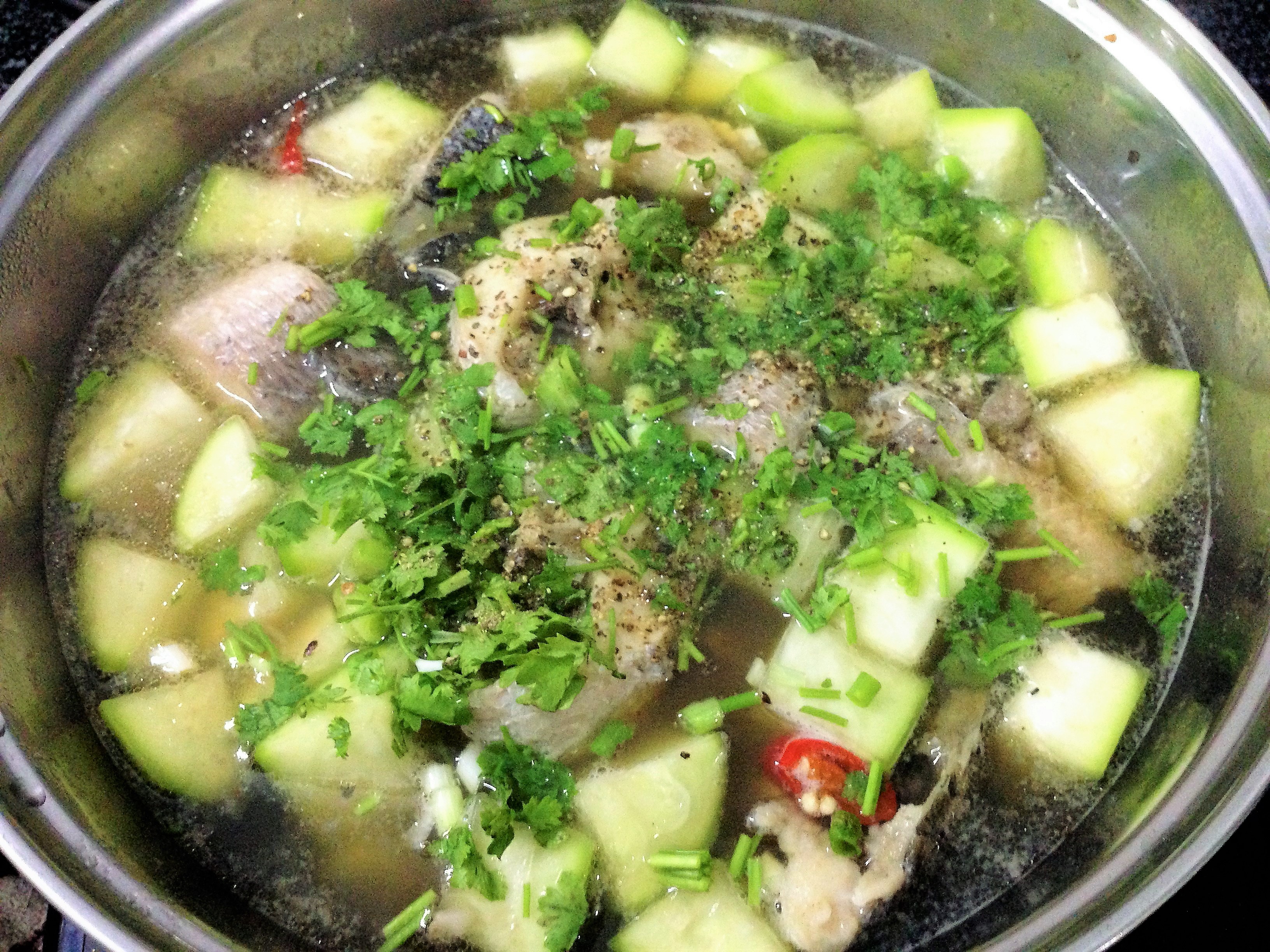 
C&aacute; l&oacute;c kho bầu rất mộc mạc
