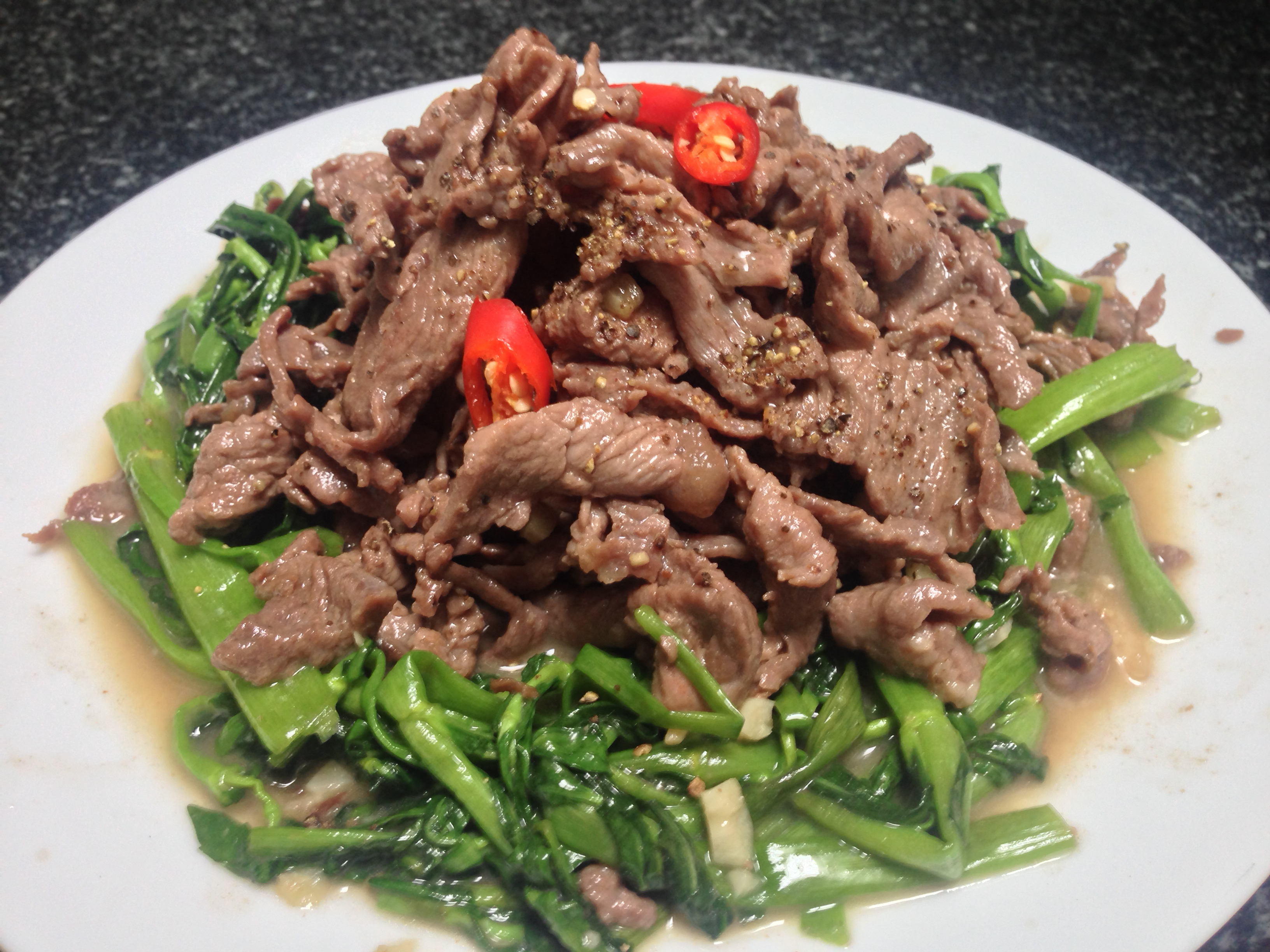 
Rau ngổ x&agrave;o thịt b&ograve;
