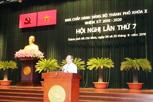 Ông Tất Thành Cang, Ủy viên Trung ương Đảng, Phó Bí thư Thường trực Thành uỷ TP HCM, phát biểu khai mạc. Ảnh: Bảo Nghi