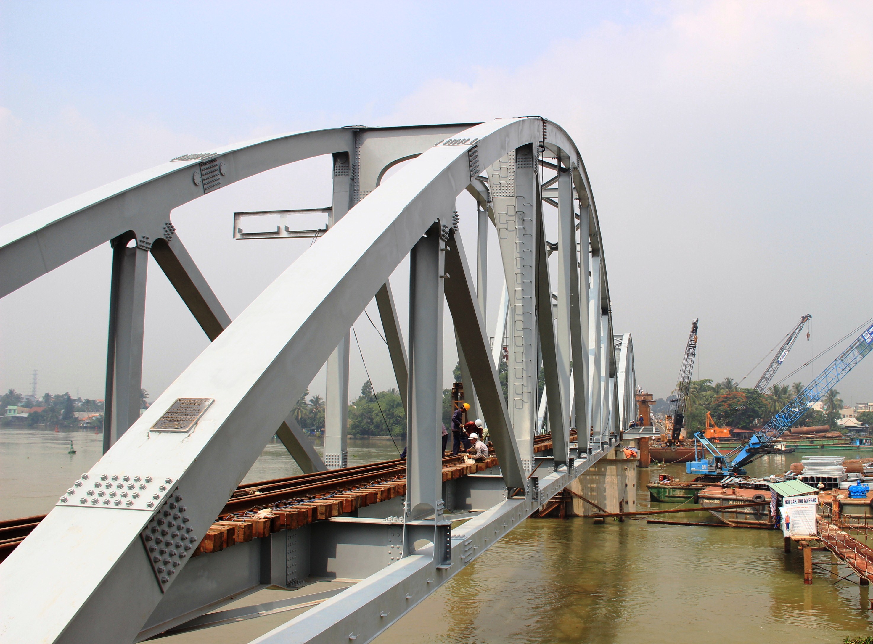 Ráo riết chuẩn bị thử tải cầu Ghềnh