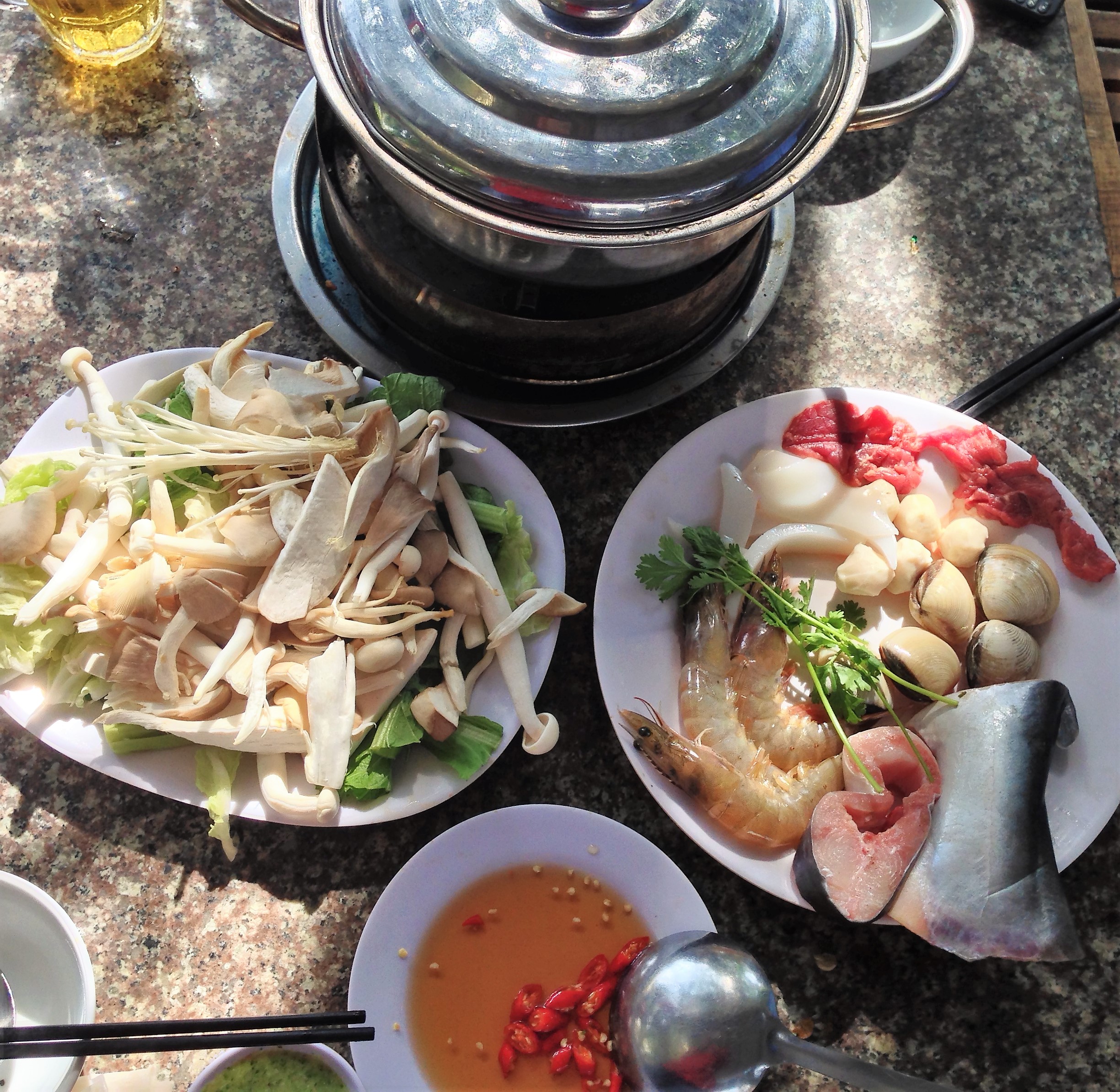 
Lẩu nấm nh&agrave; qu&ecirc; m&agrave; ngon đến lạ thường
