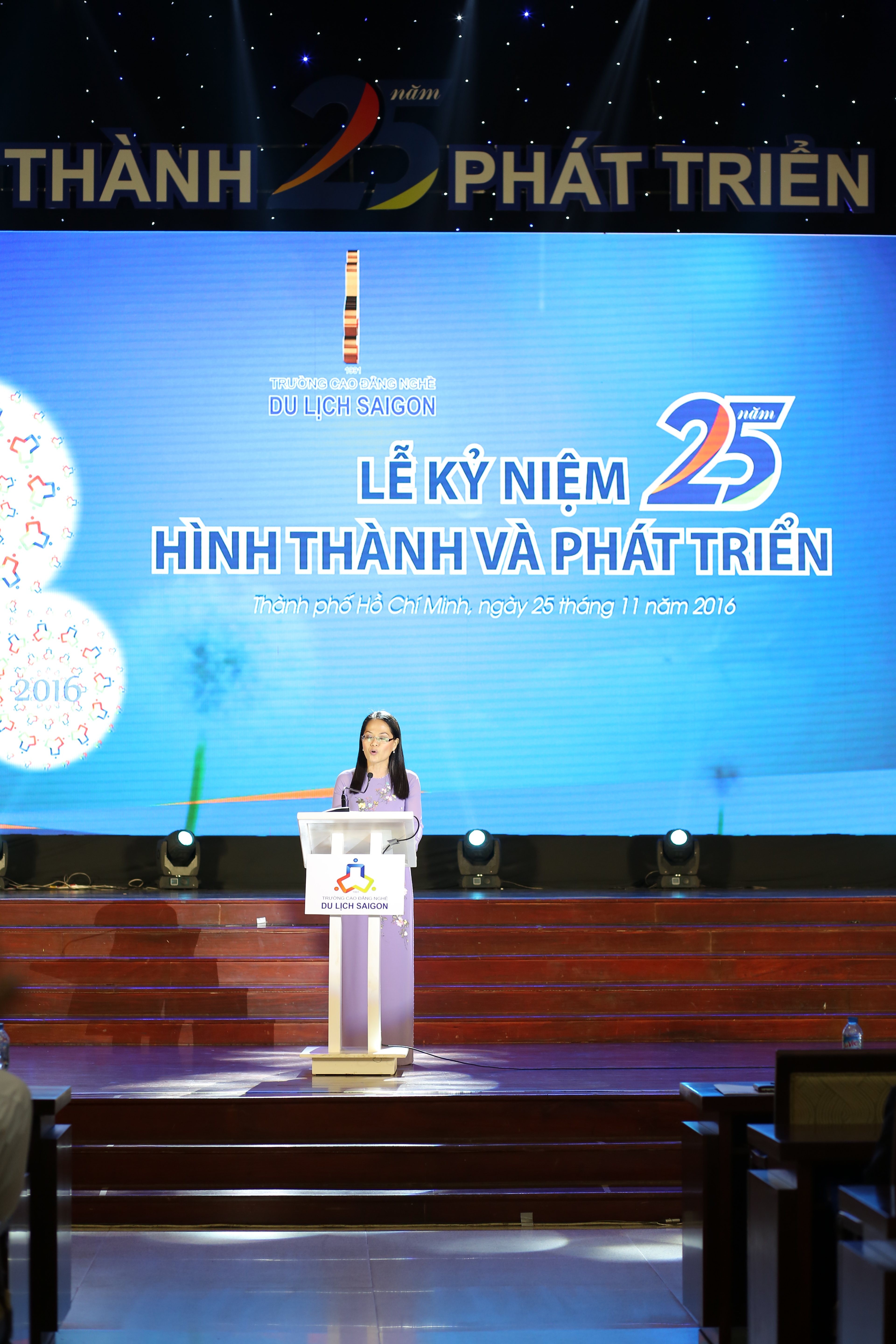 
Th.S Ng&ocirc; Thị Quỳnh Xu&acirc;n, Hiệu trưởng trường CĐ nghề Du lịch S&agrave;i G&ograve;n, chia sẻ mong muốn đ&agrave;o tạo một thế hệ l&agrave;m du lịch chuy&ecirc;n nghiệp, c&oacute; t&acirc;m, c&oacute; đức v&agrave; c&oacute; sự tự h&agrave;o về ng&agrave;nh du lịch Việt Nam
