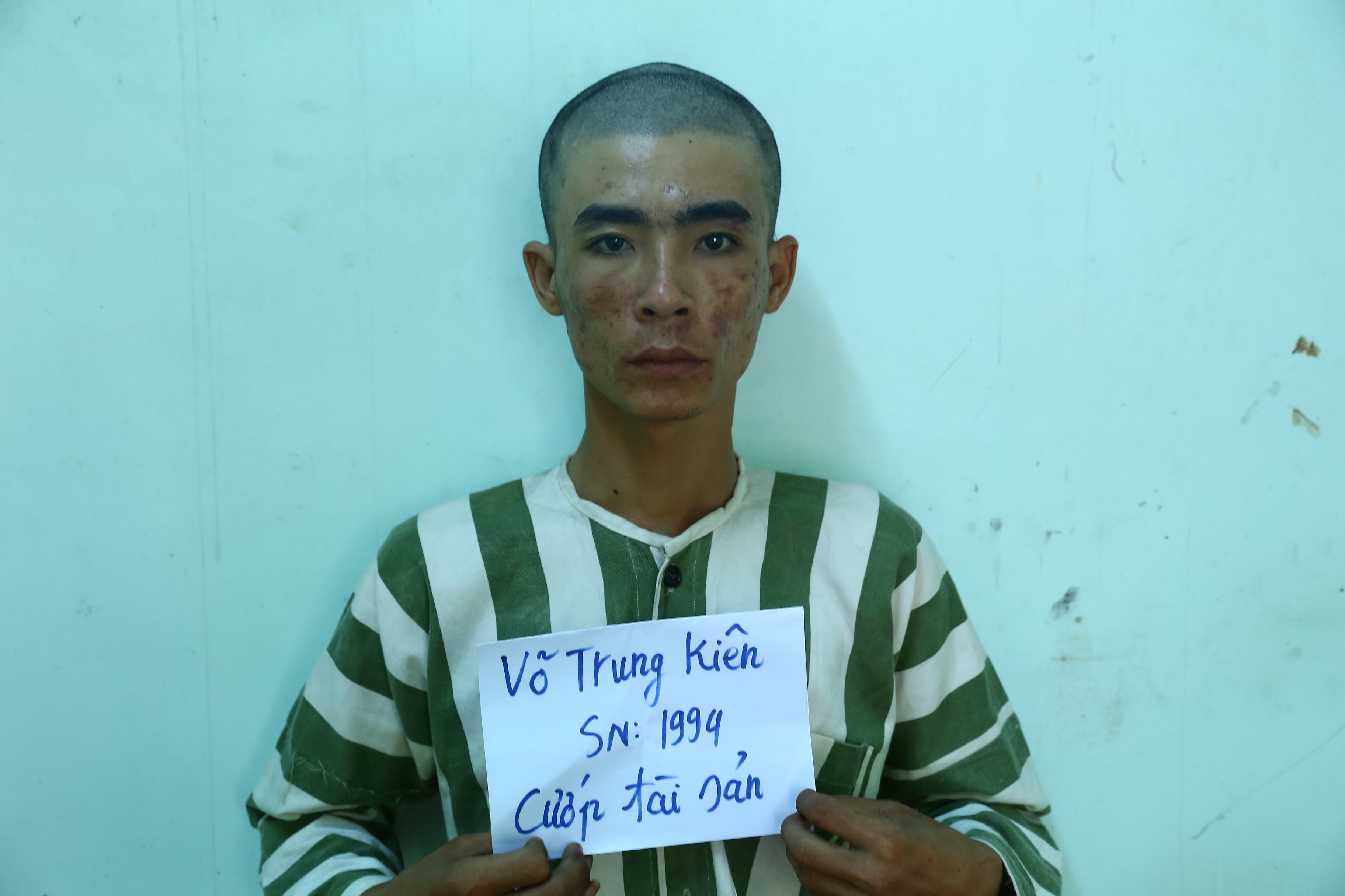 Bắt tên cướp điện thoại có tiền án hiếp dâm