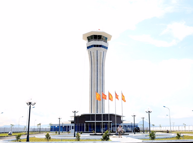 Bay đến vùng đất “hoa vàng trên cỏ xanh” đúng giờ hơn vì có đài không lưu mới