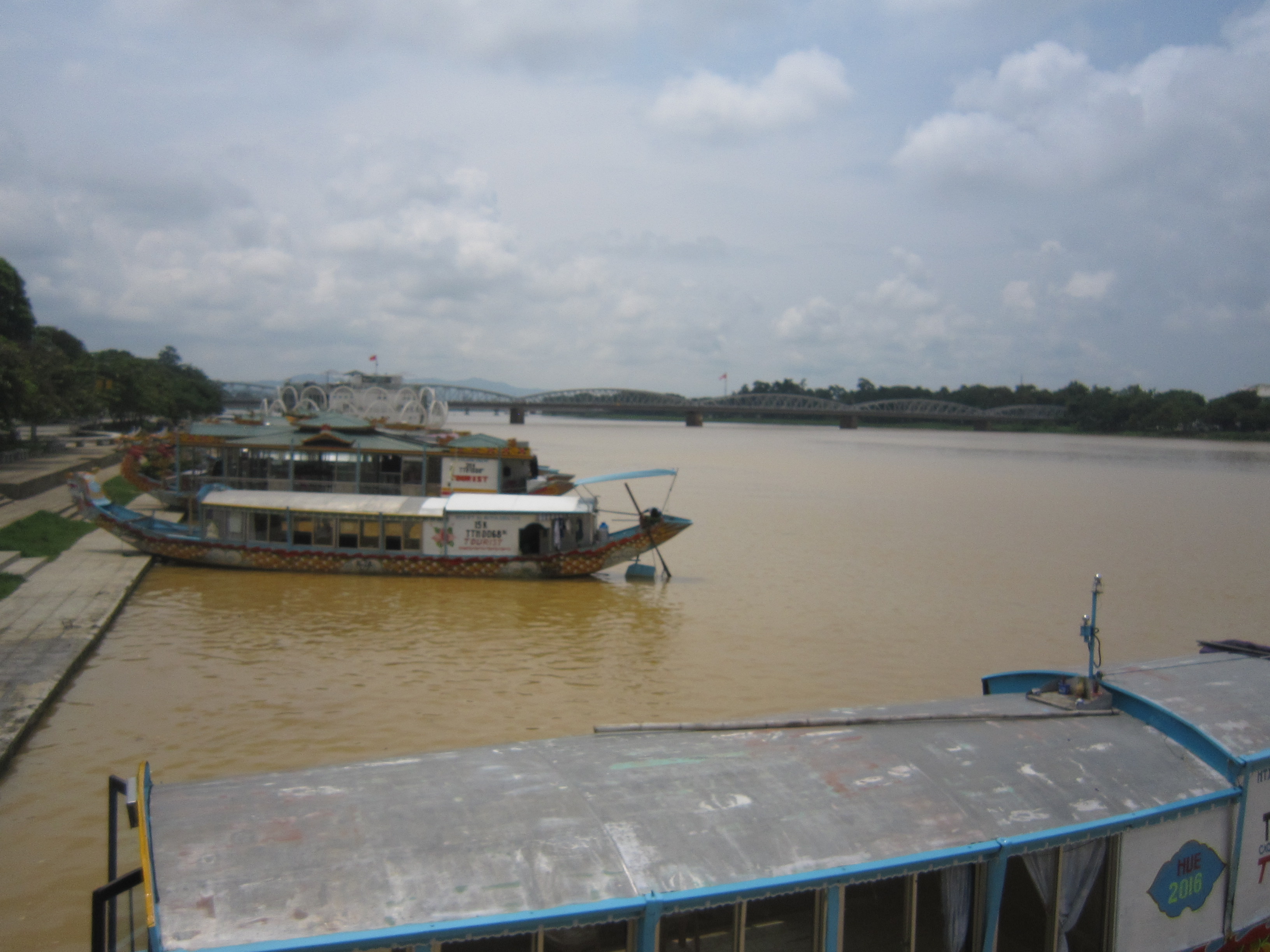 Sông Hương đang bị đục nặng khiến người dân lo lắng