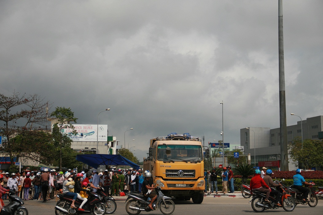Xác minh thông tin tài xế xe tải cố tông chết người