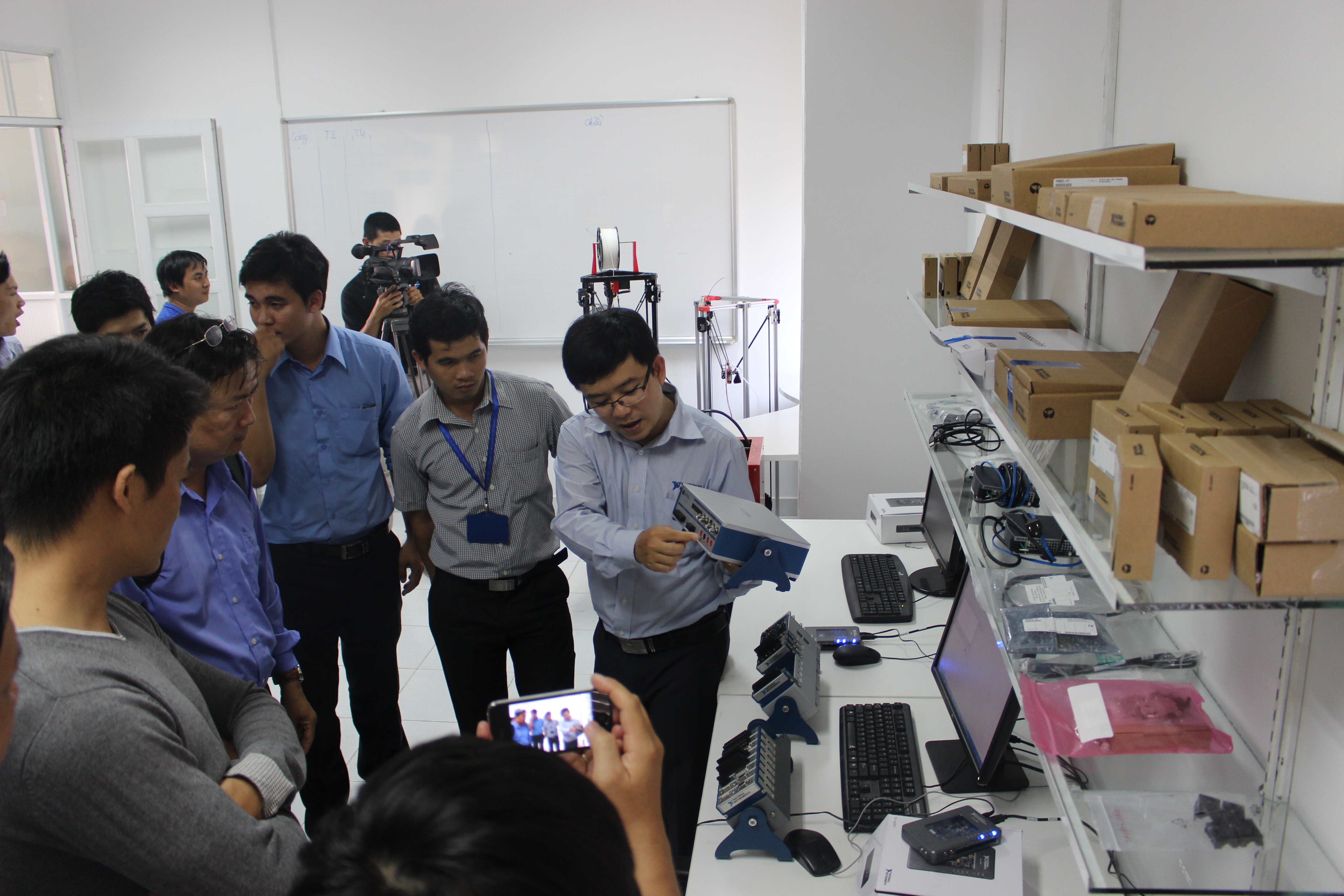 Phòng Lab hỗ trợ sinh viên lập trình di động