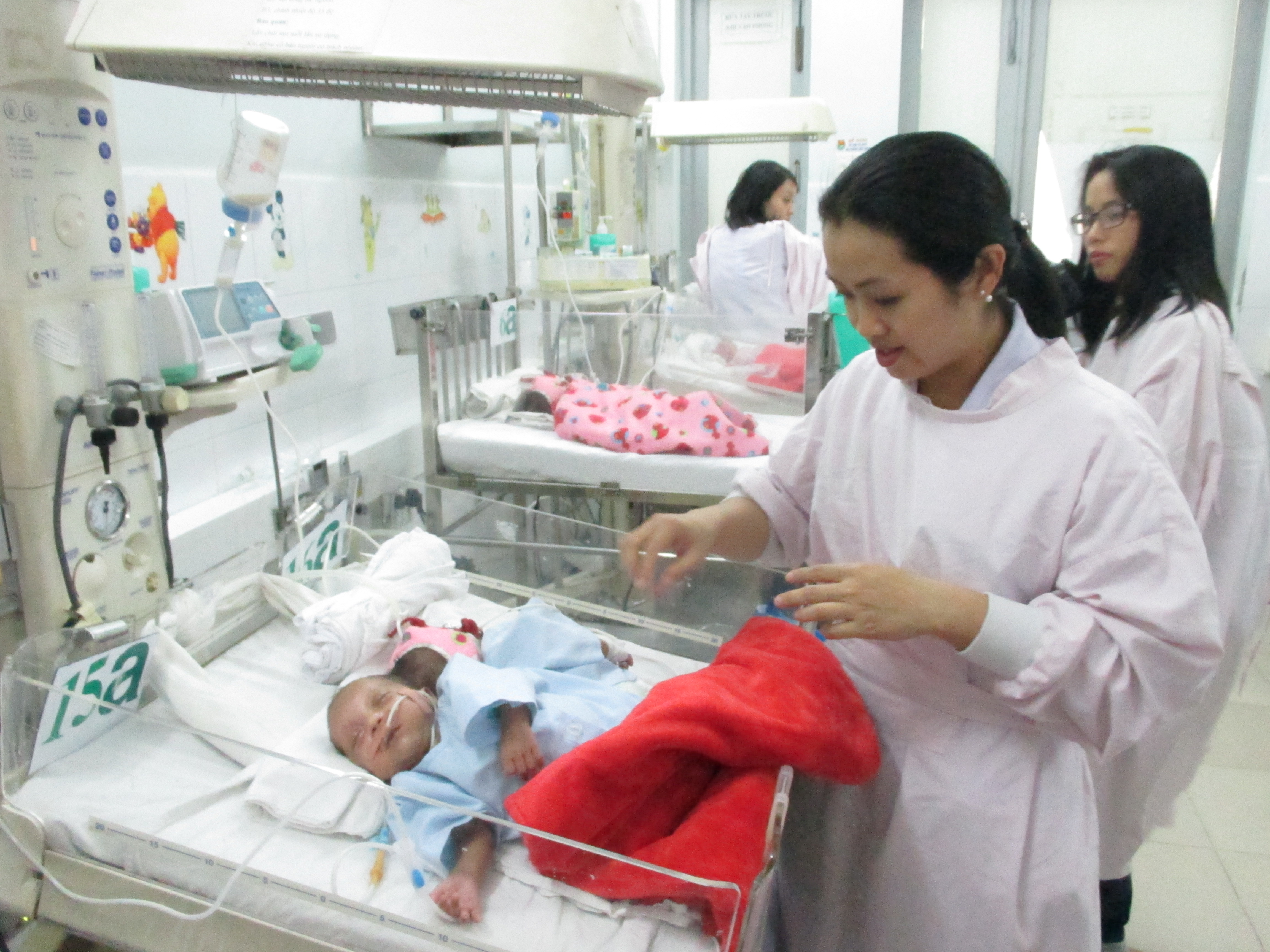 Sẽ mổ tách cặp song sinh dính liền mông – cùng cụt