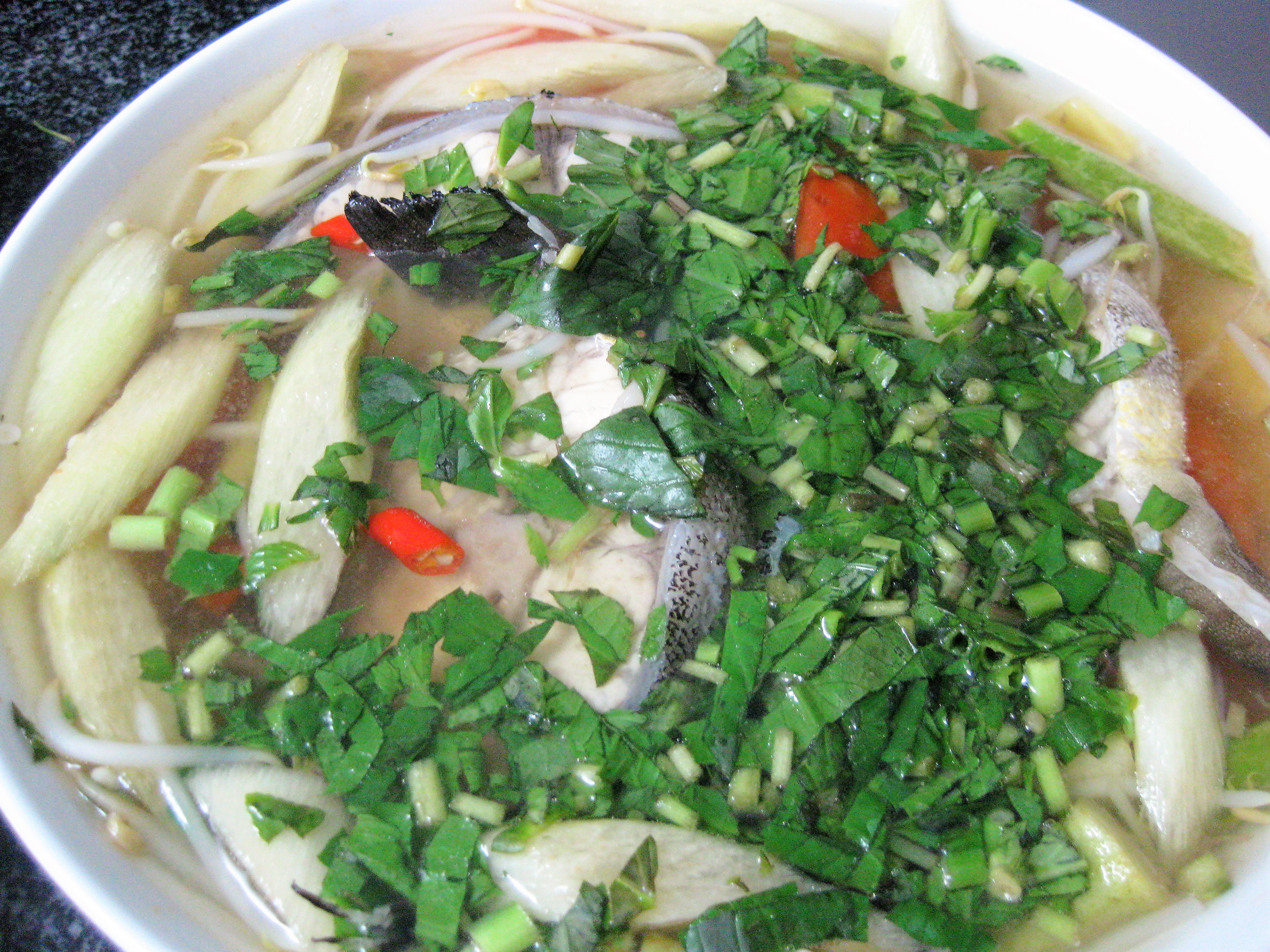
T&ocirc; canh chua c&aacute; bớp n&oacute;ng hổi
