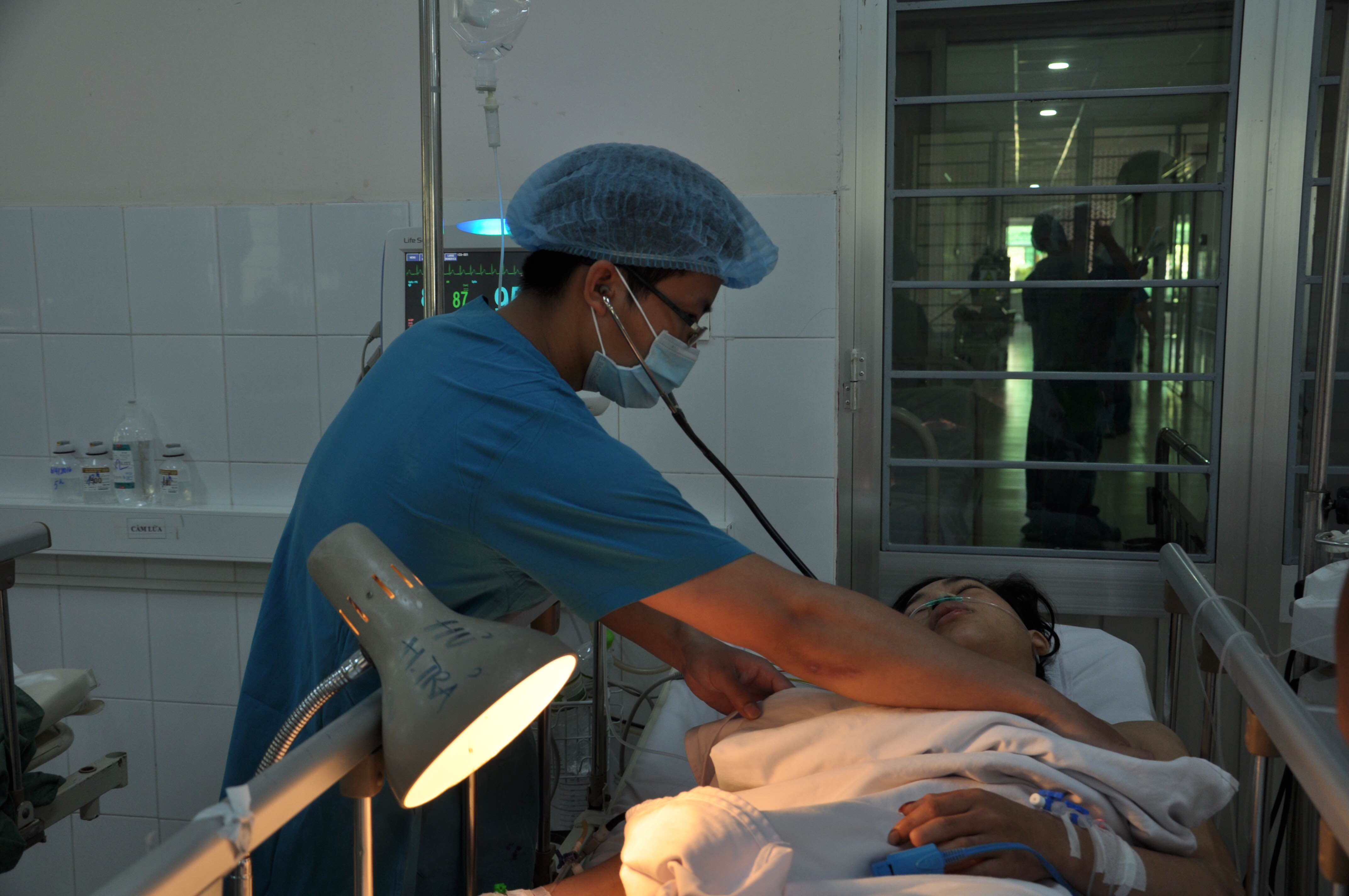 Cứu sống thanh niên bị máy cày cuốn nát nửa người
