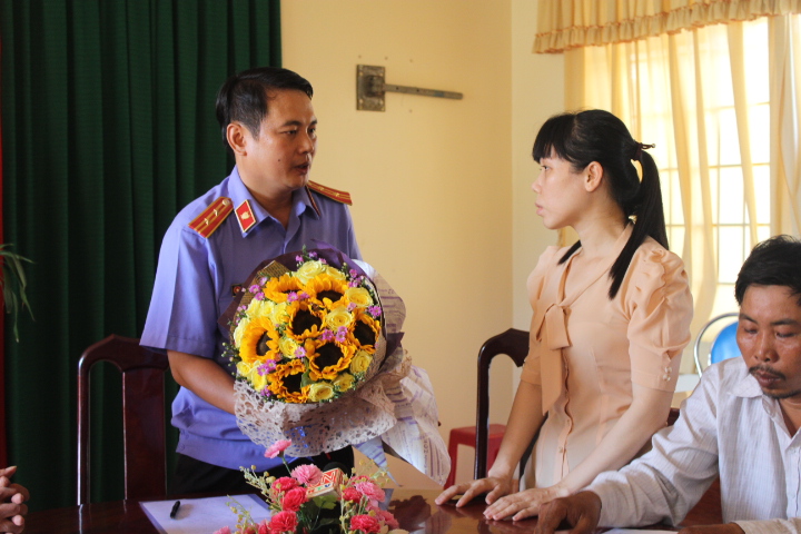 Khiển trách 2 cán bộ viện kiểm sát phê chuẩn bắt người oan
