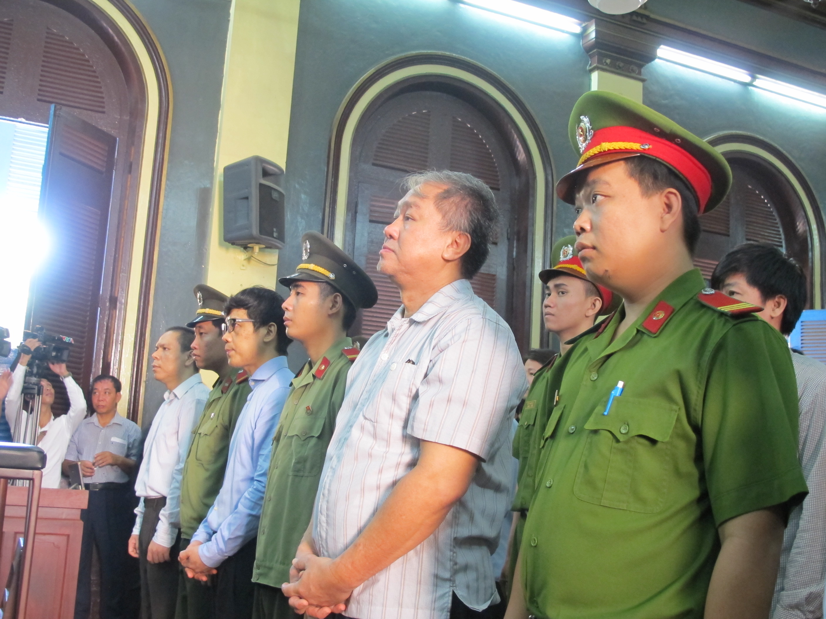 "Có thể thư ký "đón gió" để chạy án"
