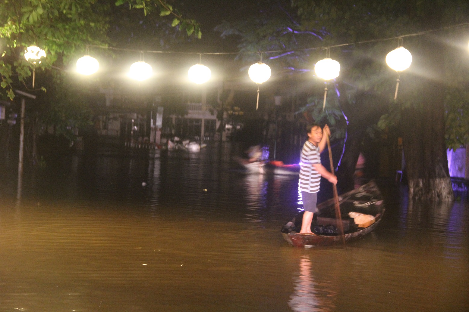 
Hội An m&ecirc;nh m&ocirc;ng nước
