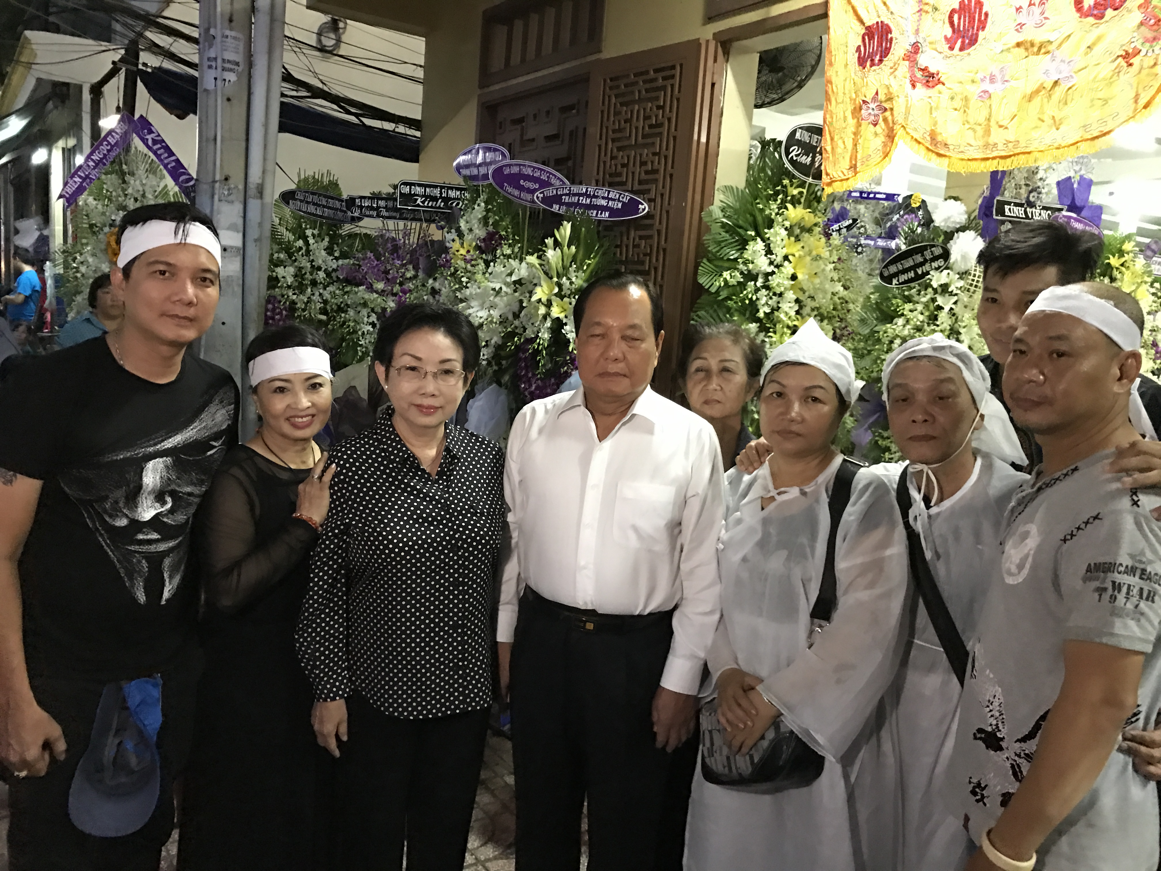 
&Ocirc;ng L&ecirc; Thanh Hải - nguy&ecirc;n b&iacute; thư Th&agrave;nh ủy TPHCM đến viếng tang lễ sầu nữ &Uacute;t Bạch Lan
