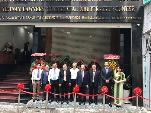 
C&aacute;c trọng t&agrave;i vi&ecirc;n tại buổi khai trương VLCAC. Ảnh: Bảo Nghi\
