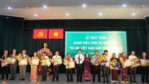 Truy tặng danh hiệu cho 230 Bà Mẹ Việt Nam Anh hùng tại TP HCM