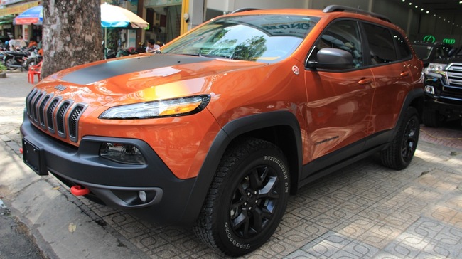 Đại gia Duy Lợi sắm thêm xe "khủng" Jeep Cherokee Trailhawk