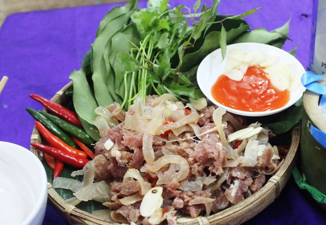 Tuyệt ngon nem lợn mán Bến En xứ Thanh