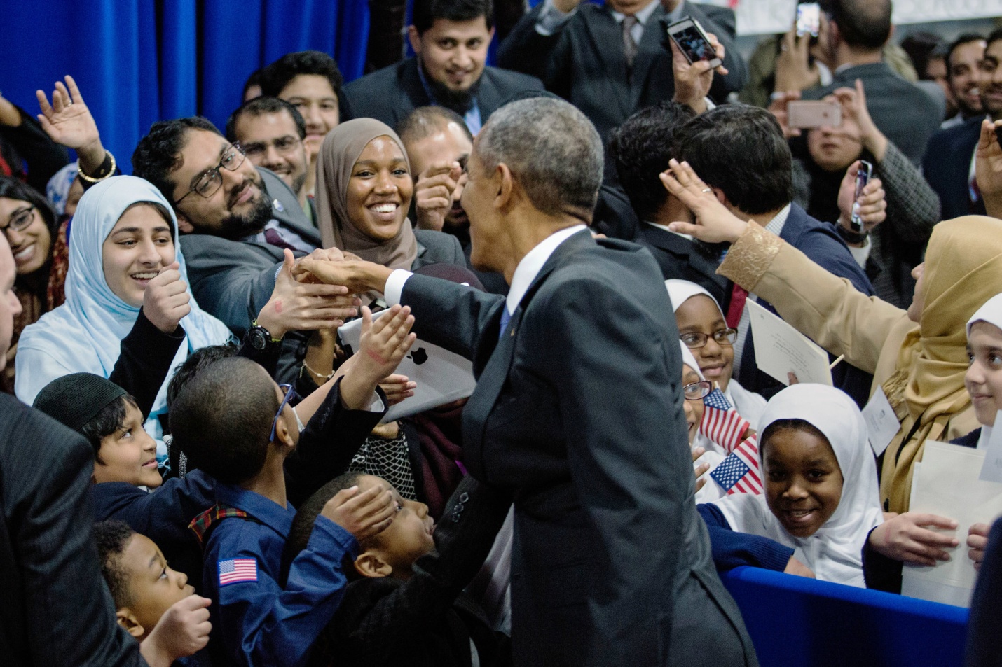 Tổng thống Obama đọc kinh Koran giữa nhà thờ Hồi giáo