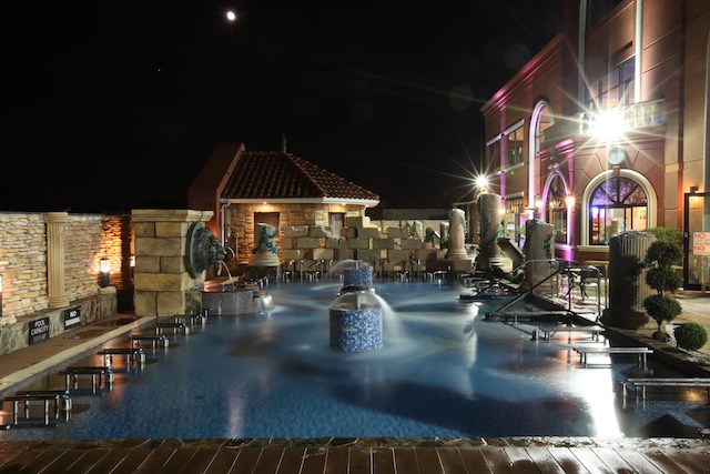 Mỹ: Khách làm "chuyện ấy" công khai, spa khổ sở