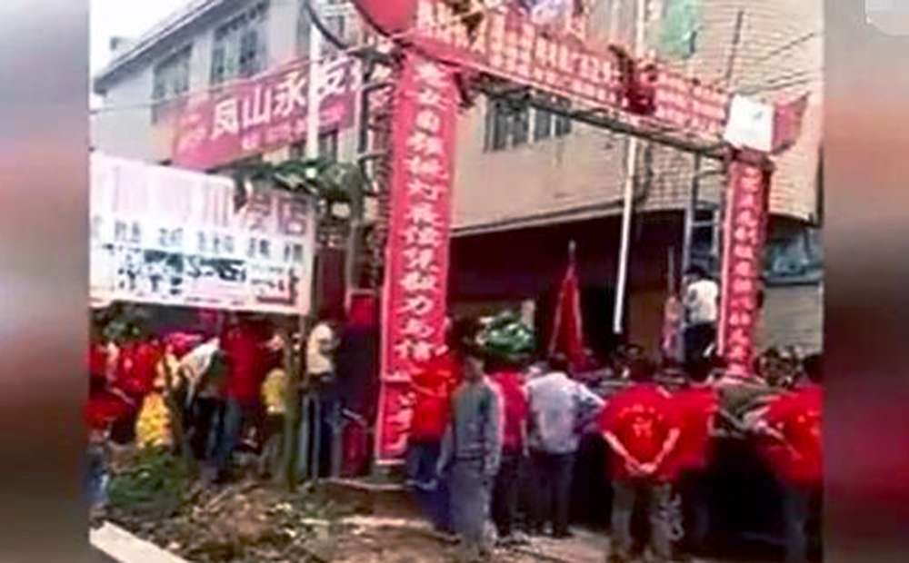 Trung Quốc: Khách mời 2 đám cưới đánh nhau ác liệt