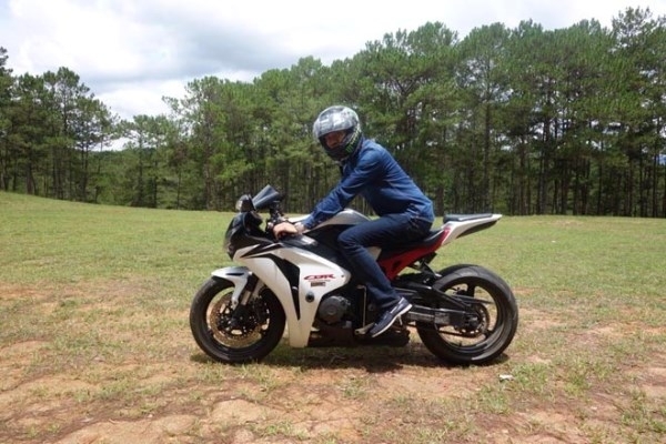 Siêu mẫu Đức Nghĩa và CBR 1000