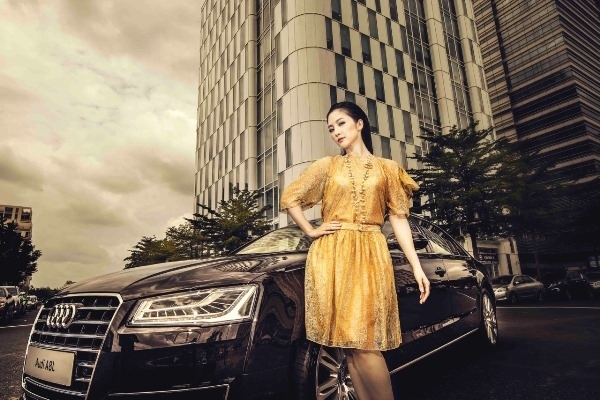 Linh Nga kêu sa bên Audi A8L