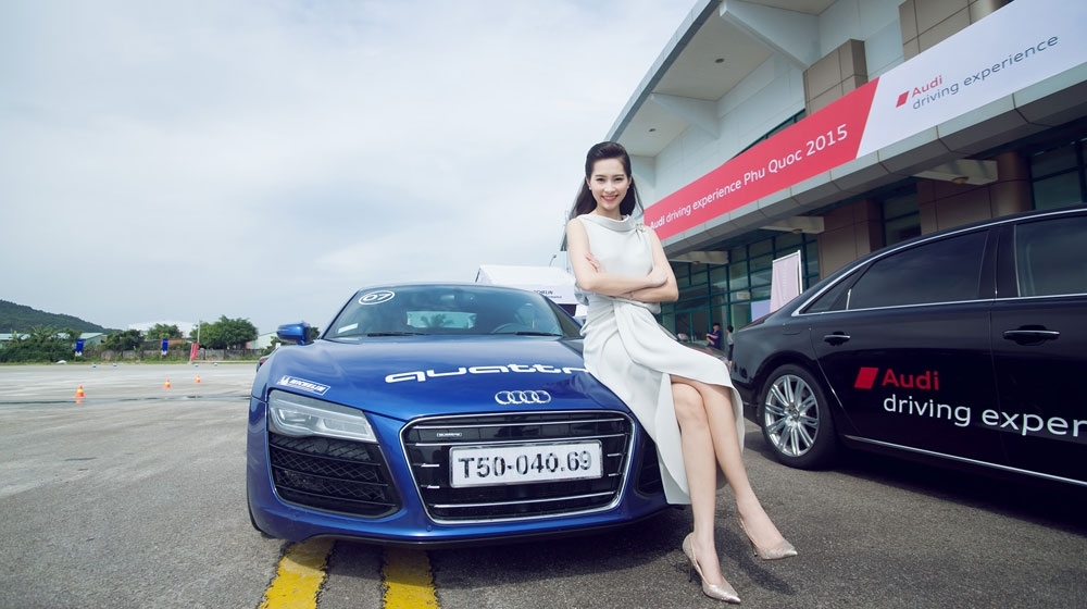 Hoa hậu Đặng Thu Thảo rạng rỡ bên Audi R8