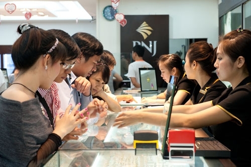 Hút nhân lực ngành bán lẻ